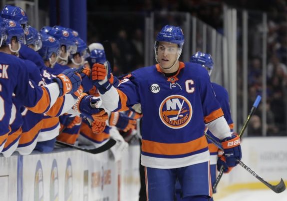 New York Islanders Anders Lee celebrates with teammates (AP Photo/Frank Franklin II)