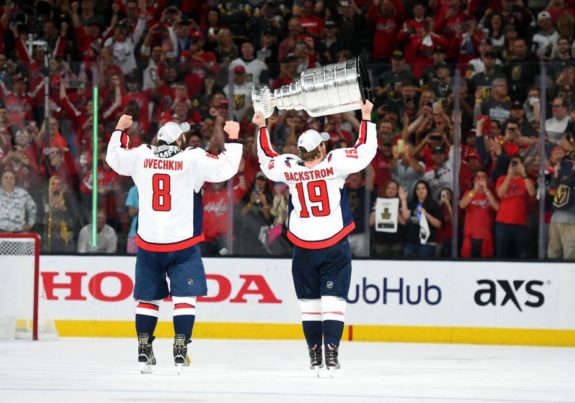 Nicklas Backstrom (19) hoists the Stanley Cup