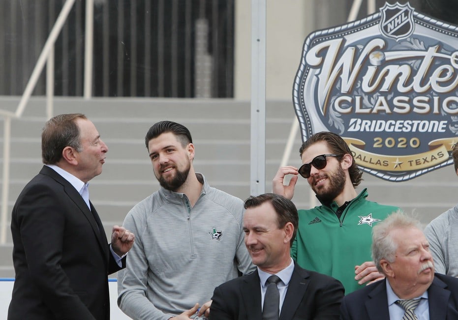 Stars rally to beat Preds 4-2 in Winter Classic at Cotton Bowl in
