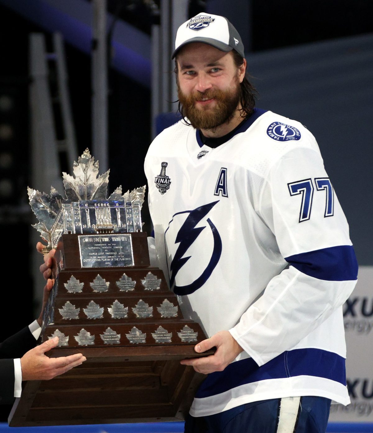 Gary Bettman Conn Smythe Trophy Victor Hedman Tampa Bay Lightning