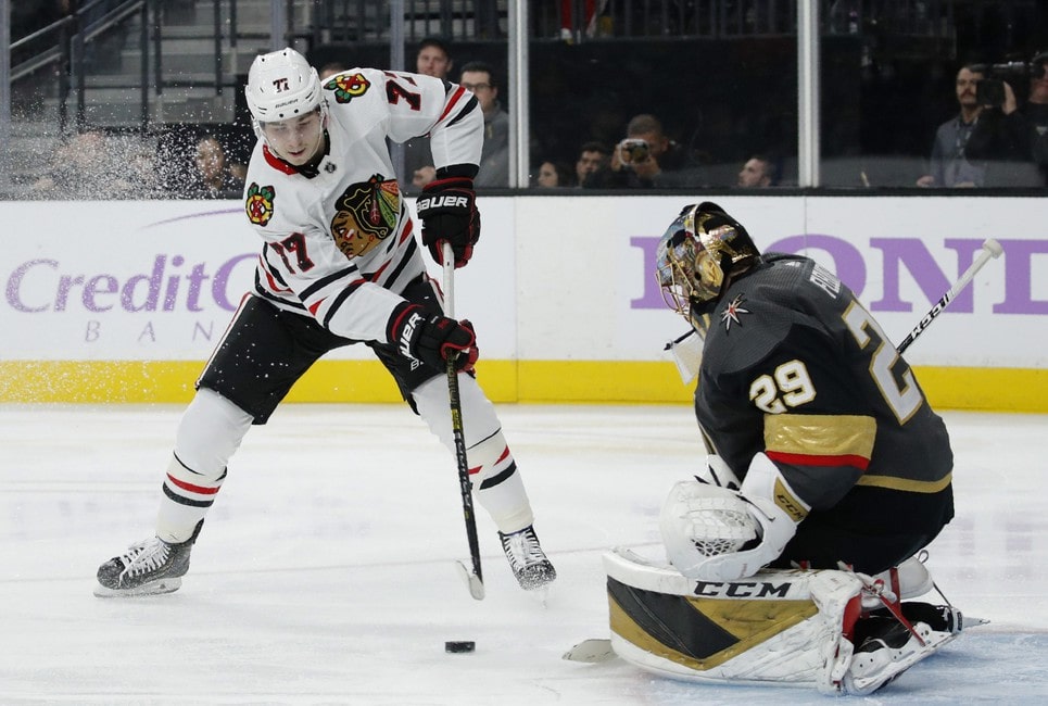 Баффало сейбрз чикаго блэкхокс. Вегас Чикаго. Kirby Dach first NHL goal photos. Kirby Dach deflects Puck to score first NHL goal. Кто лучше cam Talbot или Robin Lehner или Marc-Andre Fleury.