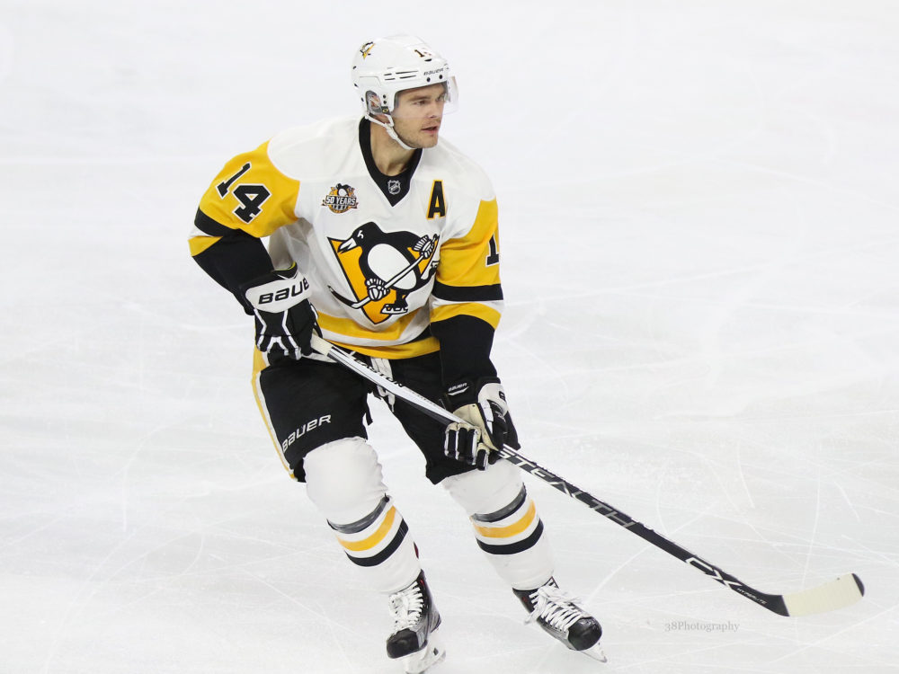 Former Ferris State hockey standout Chris Kunitz lifts Penguins to