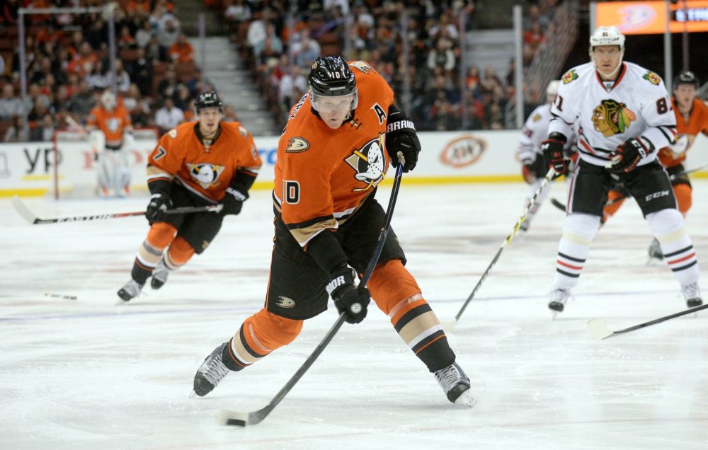 chicago-blackhawks-acquire-rights-to-pending-ufa-corey-perry