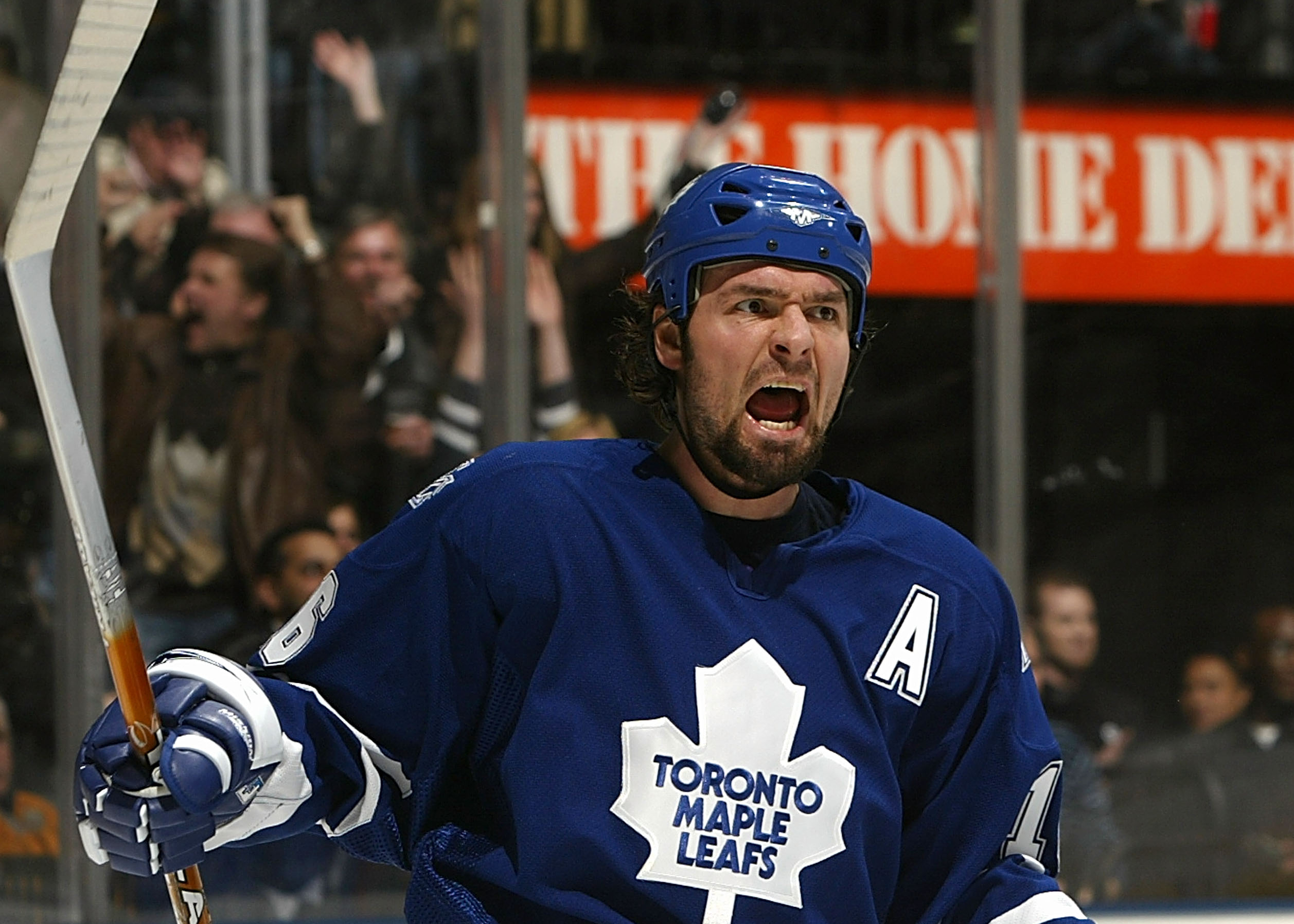 Toronto Maple Leafs tentatively agree to multi-year contract with winger Darcy  Tucker - The Hockey News