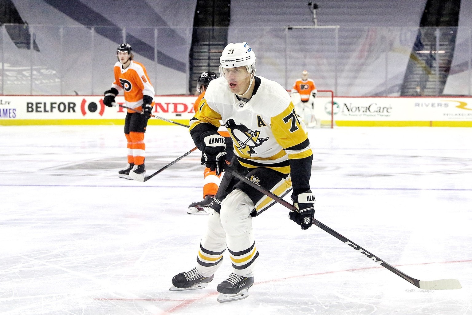 Pittsburgh Penguins - Evgeni Malkin wearing the Penguins new