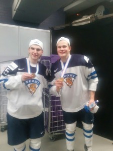 Jesse Puljujärvi and Julius Nattinen Show of Their 2016 World Junior Gold (J. DeLuca/THW). 