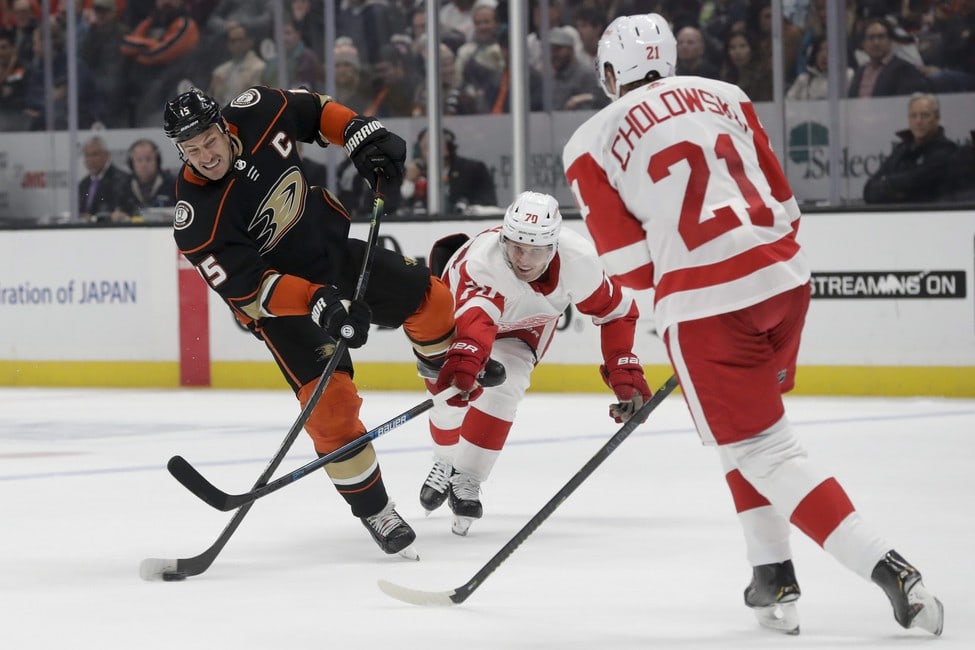 Ducks re-sign longtime captain Ryan Getzlaf to 1-year contract