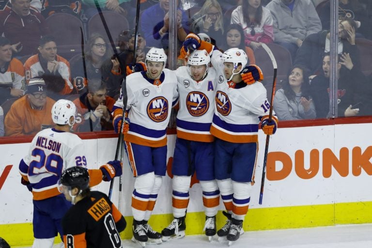 New York Islanders Down Philadelphia Flyers - Bailey Scores Twice