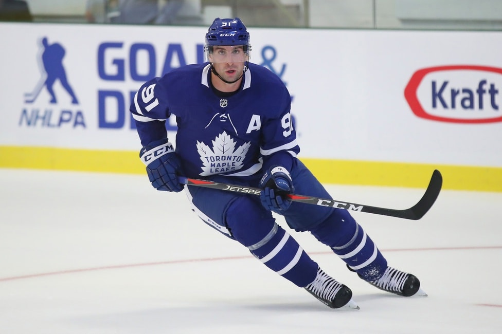 Toronto Maple Leafs: What is going on with John Tavares?