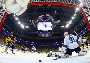 Phil Kessel scores (Bruce Bennett/Pool Photo via USA TODAY Sports)