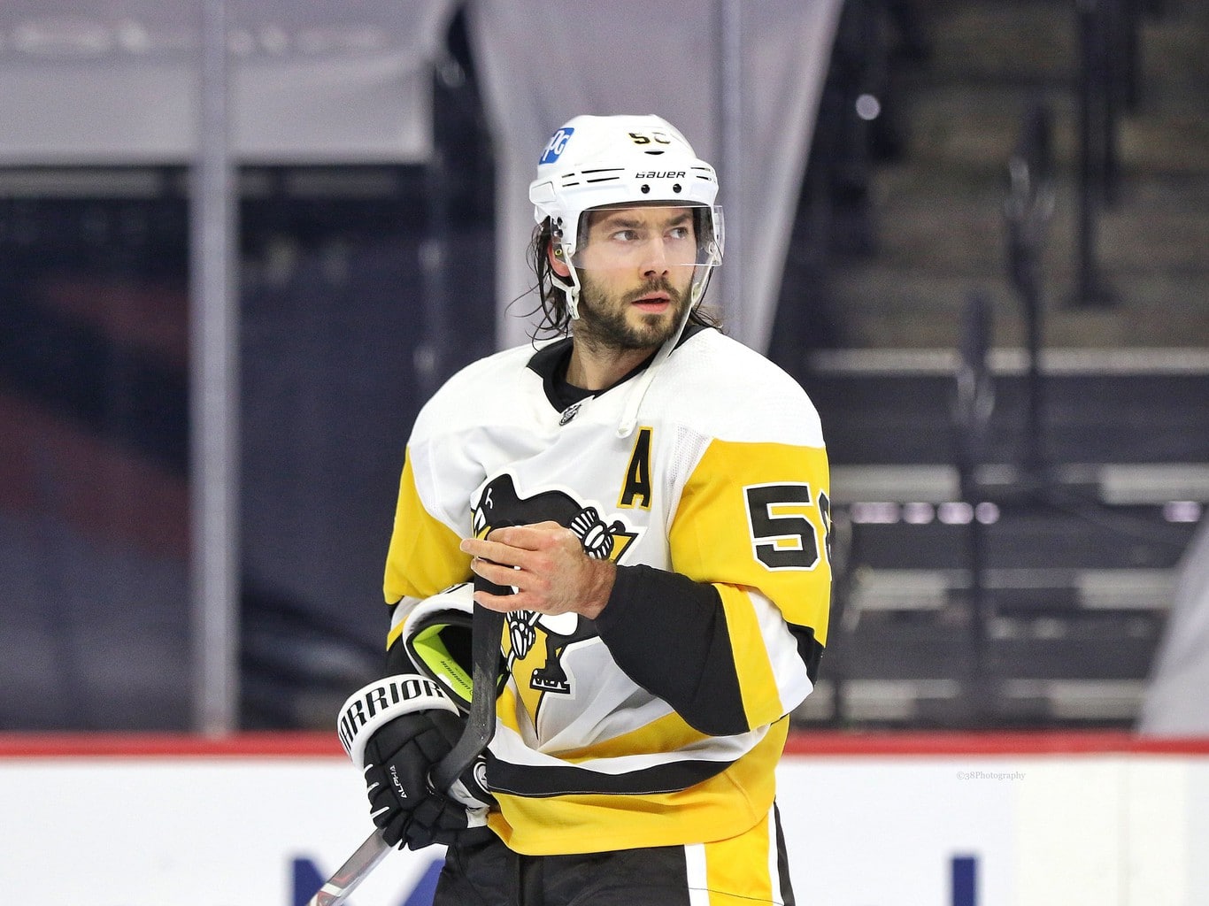 Kris Letang crashes Canadiens practice in Pittsburgh Penguins gear