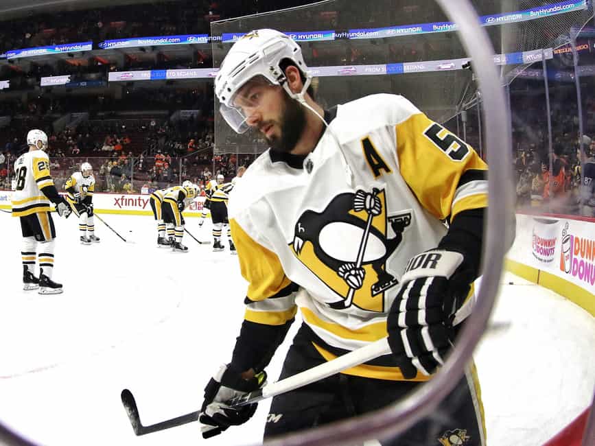 Kris Letang plays the puck with the stick behind his back : r/hockey