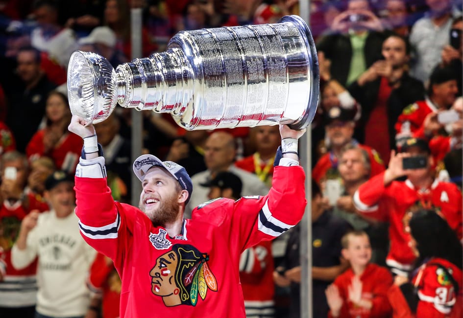 Kris Versteeg loves putting his kid inside the Stanley Cup - Chicago  Sun-Times