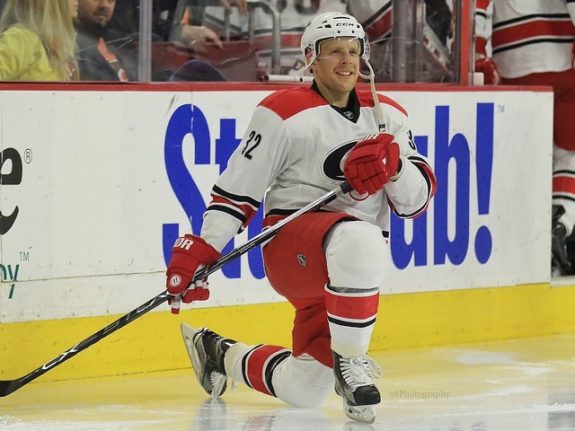 Kris Versteeg loves putting his kid inside the Stanley Cup