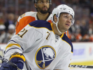 Kyle Okposo, Philadelphia Flyers vs Buffalo Sabres - October 25, 2016 (Amy Irvin / The Hockey Writers)