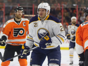 Kyle Okposo, Philadelphia Flyers vs Buffalo Sabres - October 25, 2016 (Amy Irvin / The Hockey Writers)