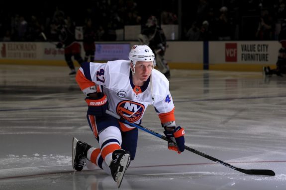 Islanders right wing Leo Komarov