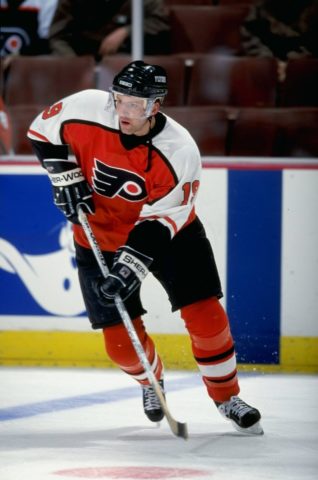 Mikael Renberg #19 of the Philadelphia Flyers