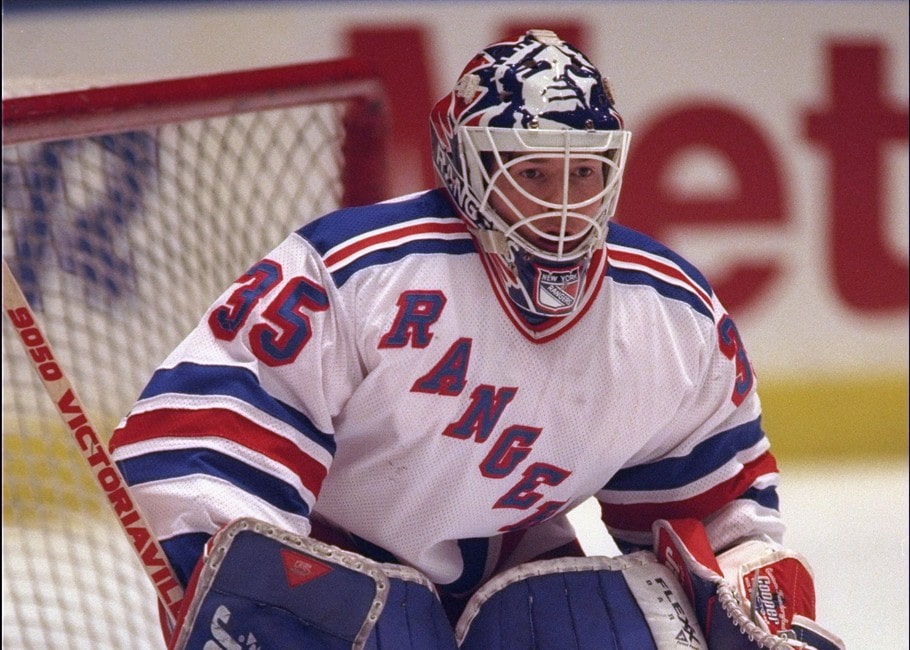 In goal for the Los Angeles Kings, #32 Mike Richter?