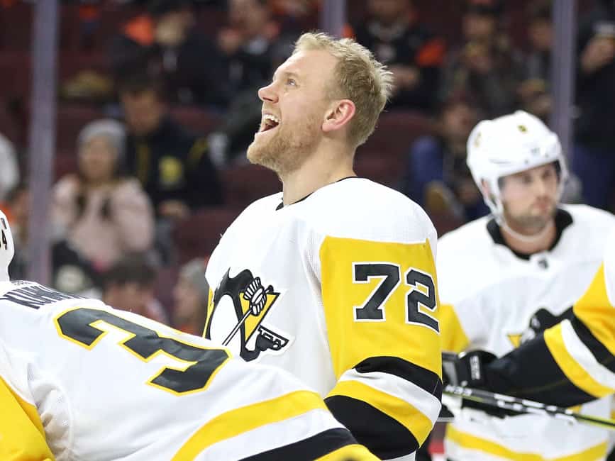 Hornqvist's natural hat trick leads Penguins by Avs