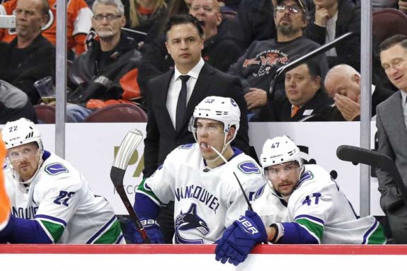 Travis Green Canucks bench