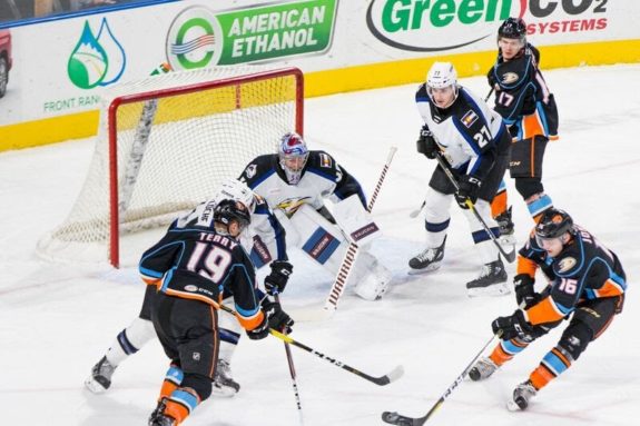 Logan O'Connor gets hat trick, Avalanche overpower Flyers