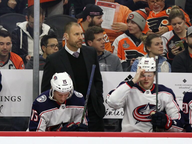 Blue Jackets' Brad Larsen Showing Some Personality Behind the Bench