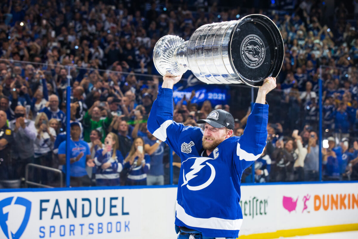 Stamkos in hotsell leafs jersey