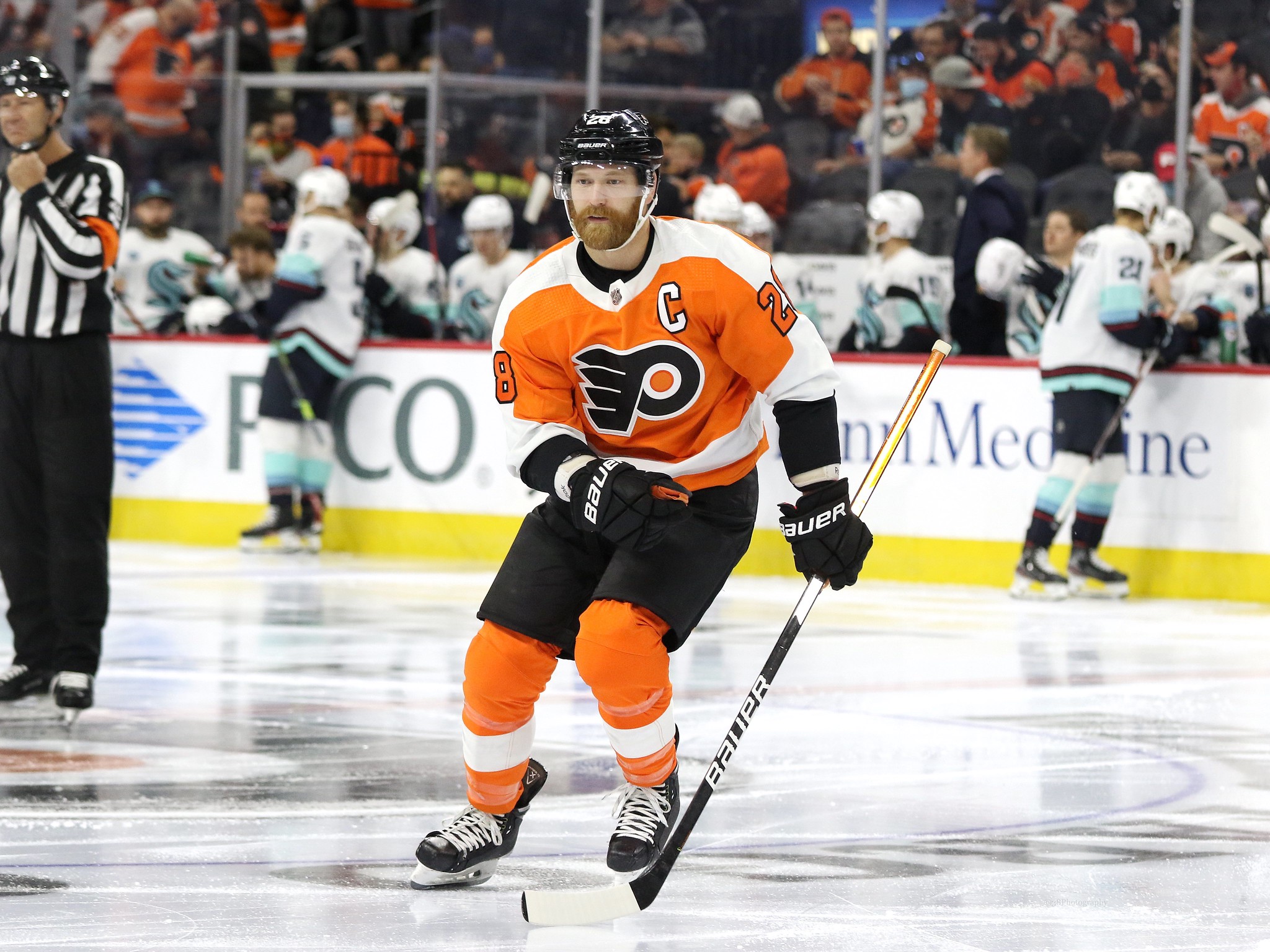 Claude Giroux Philadelphia Flyers Unsigned 2019 NHL Stadium