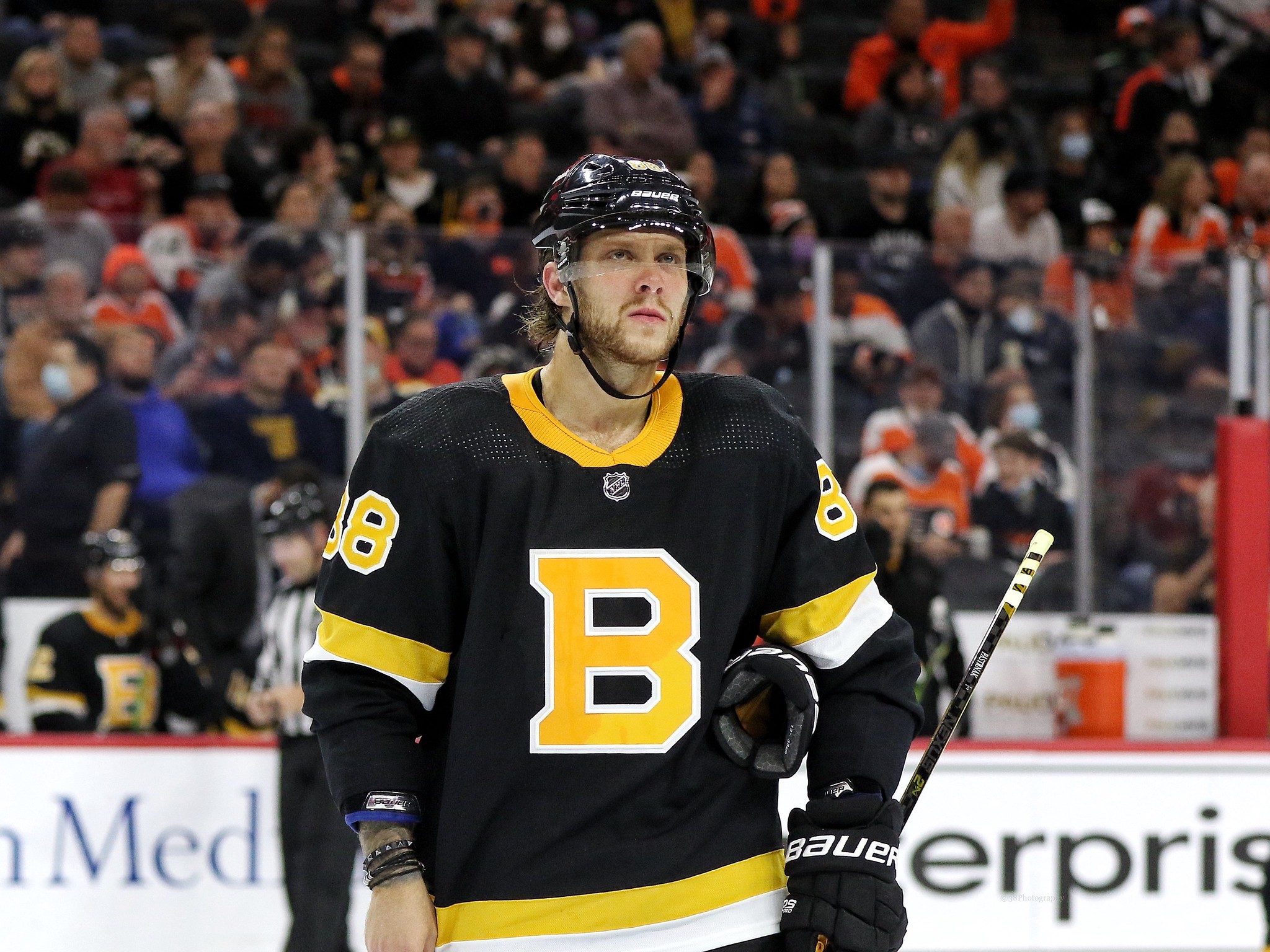 David Pastrnak scores again as unbeaten Bruins top Sharks