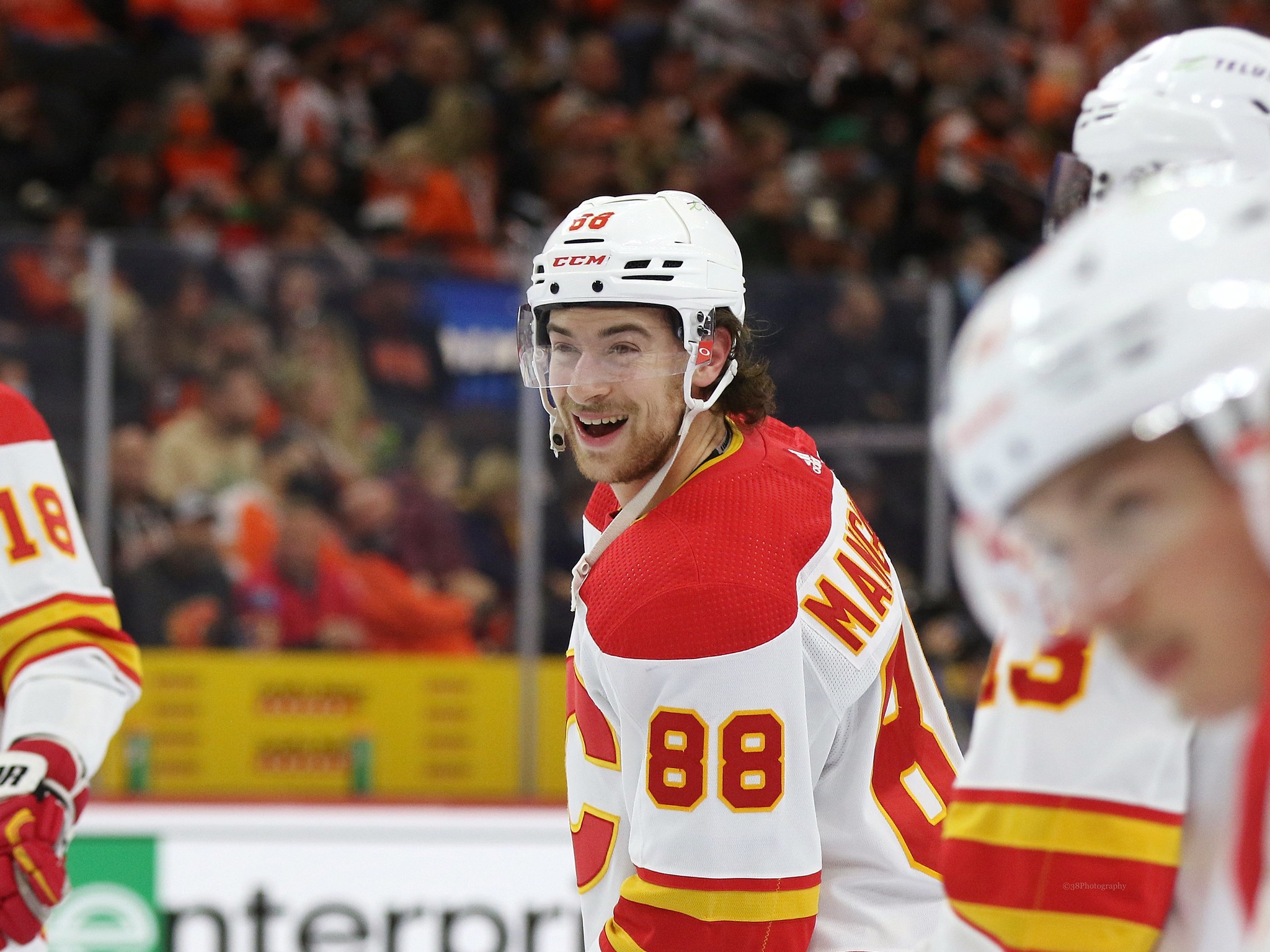 Flames: Mangiapane scores sick goal after taking a pass off his skate