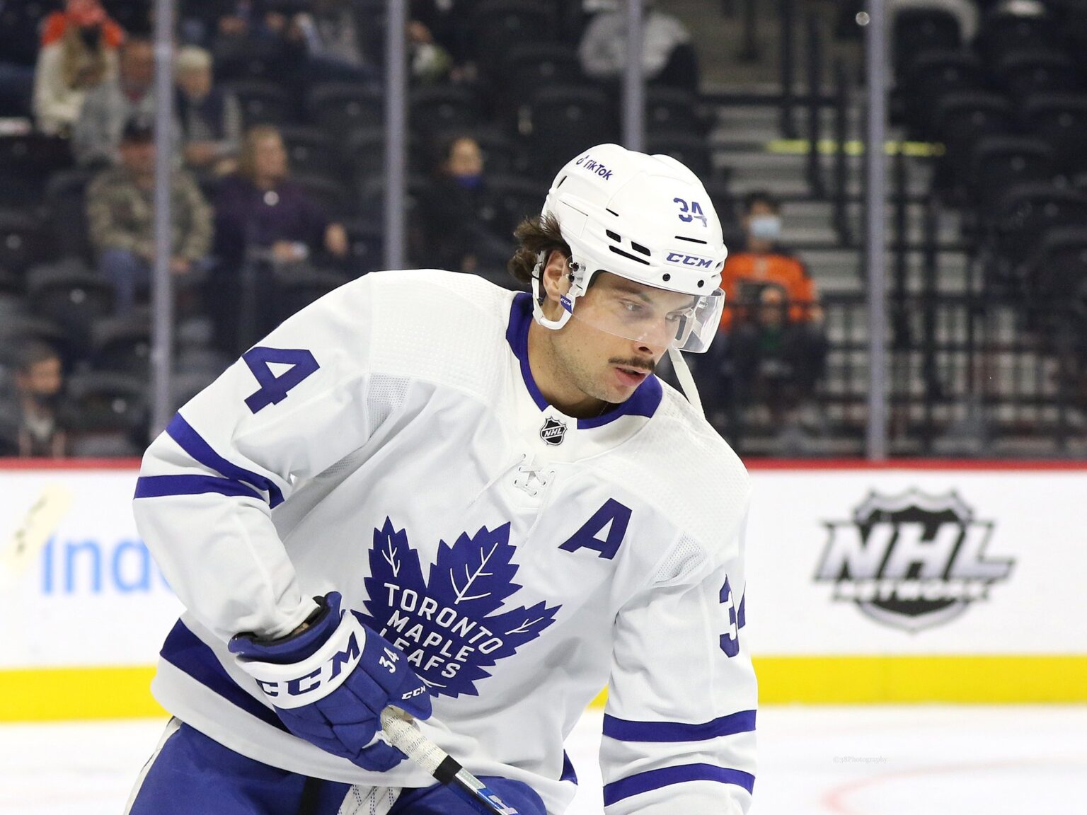 auston-matthews-smiling-during-scrums-what-does-it-mean