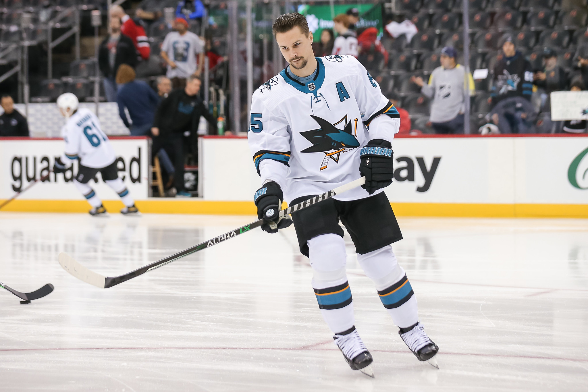 Erik Karlsson unveils new San Jose Sharks jersey in surprise