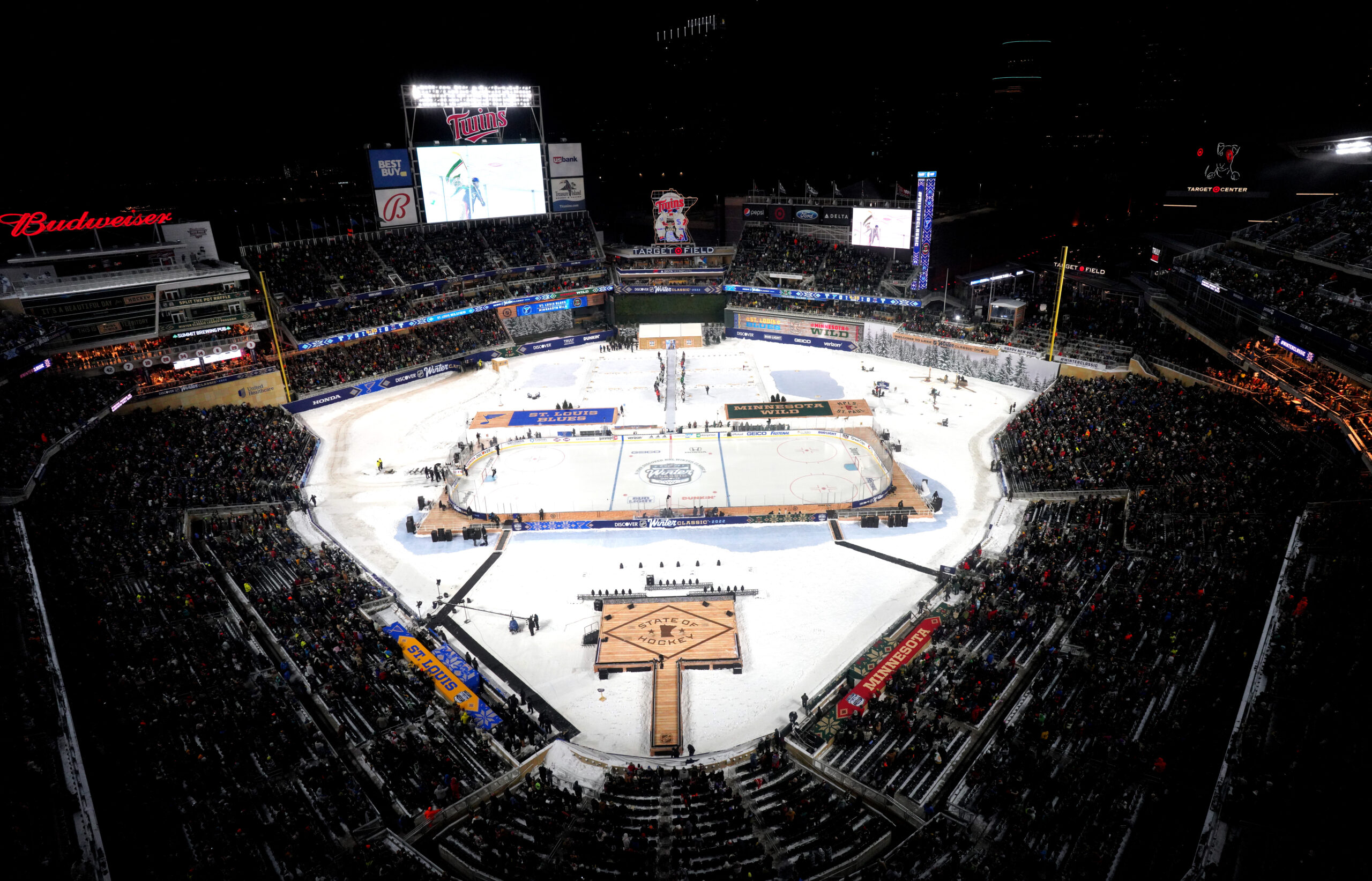 Winter Classic: Blues top Wild 6-4 at Target Field in Minneapolis