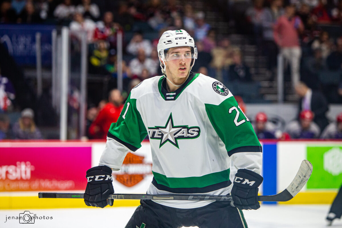 Oskar Back Texas Stars