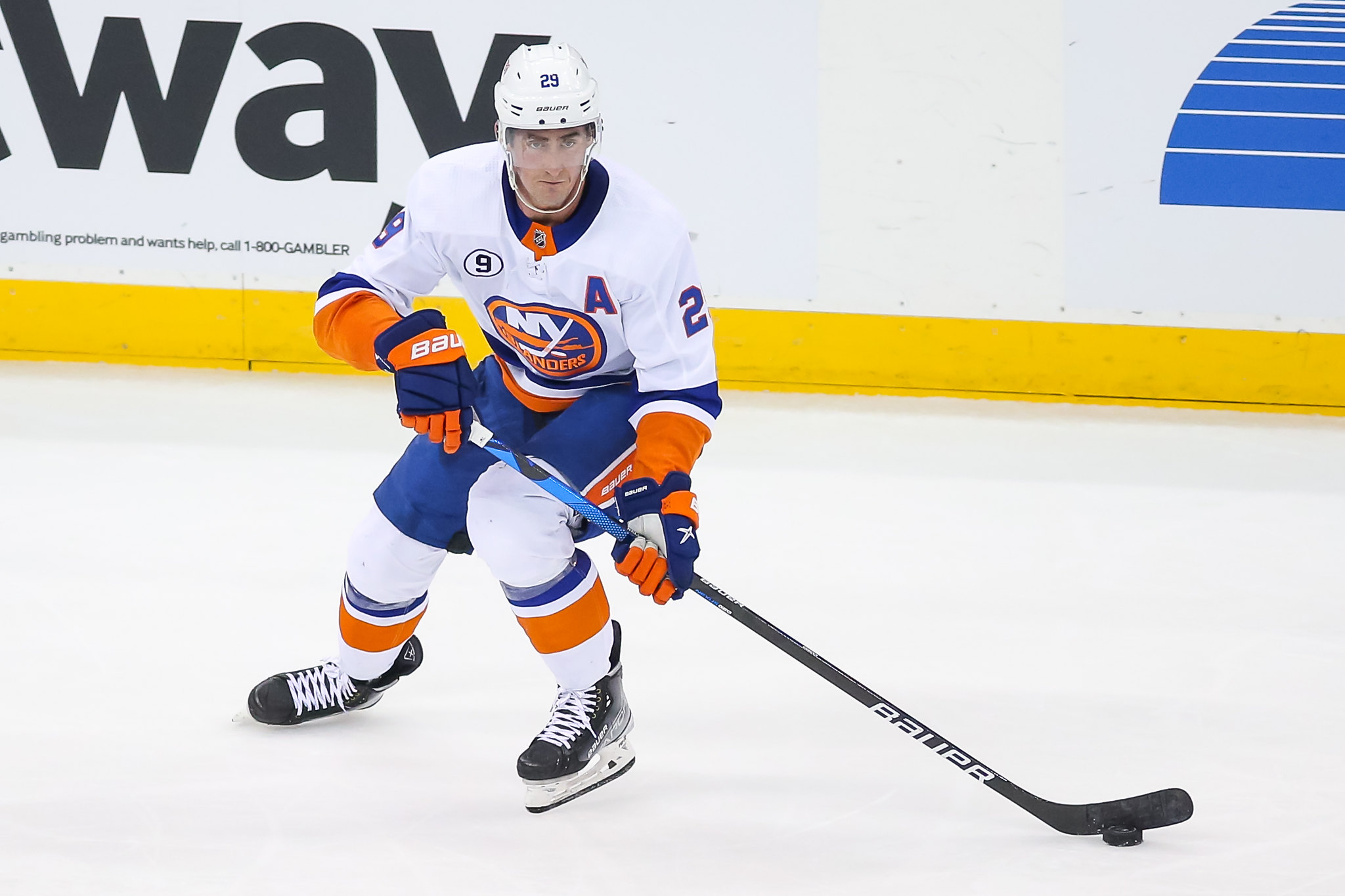 Islanders sign F Brock Nelson to 1-year, $4.25 million deal