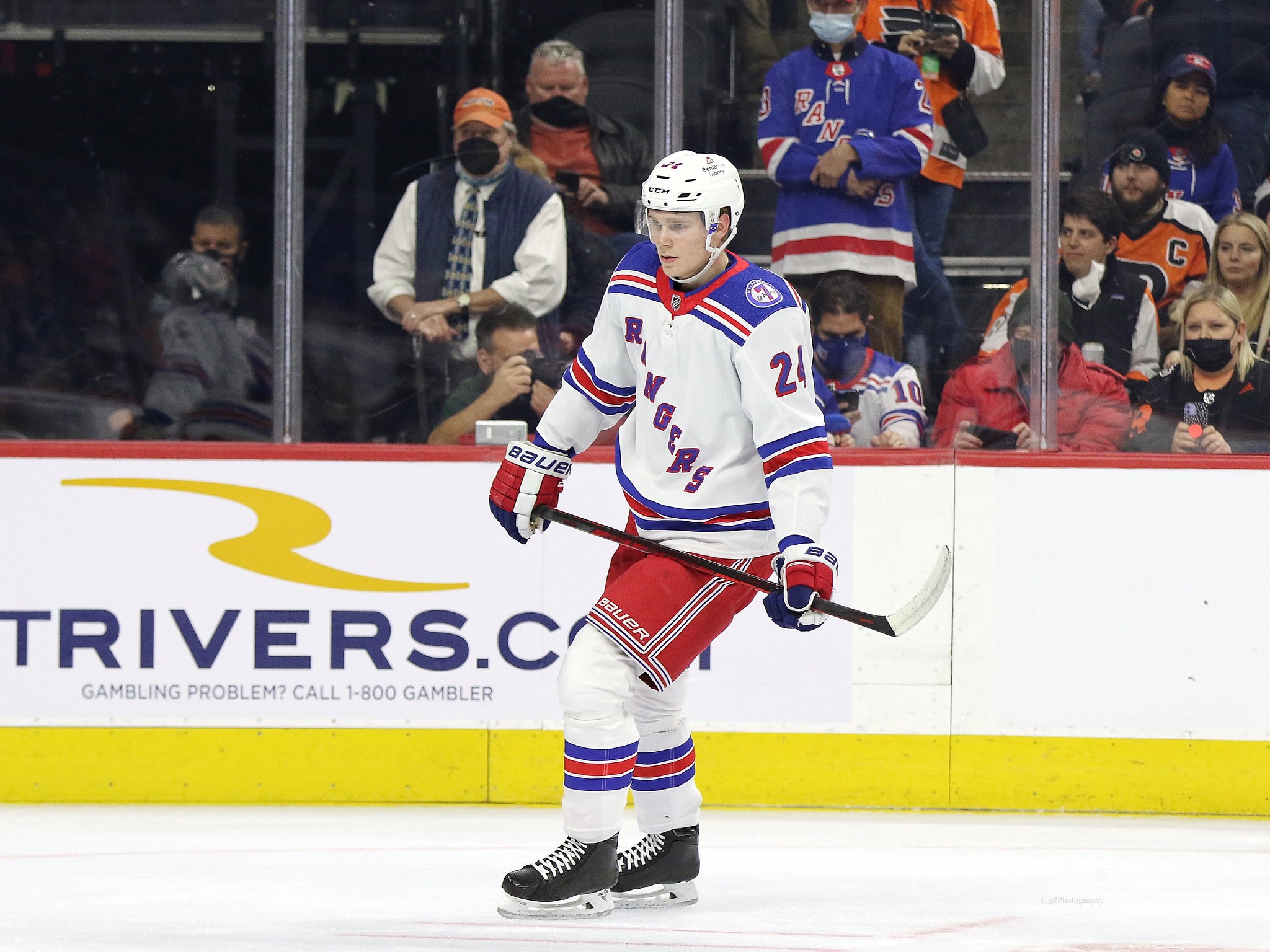 Kaapo Kakko delivered a jersey to a Rangers fan who couldn't get