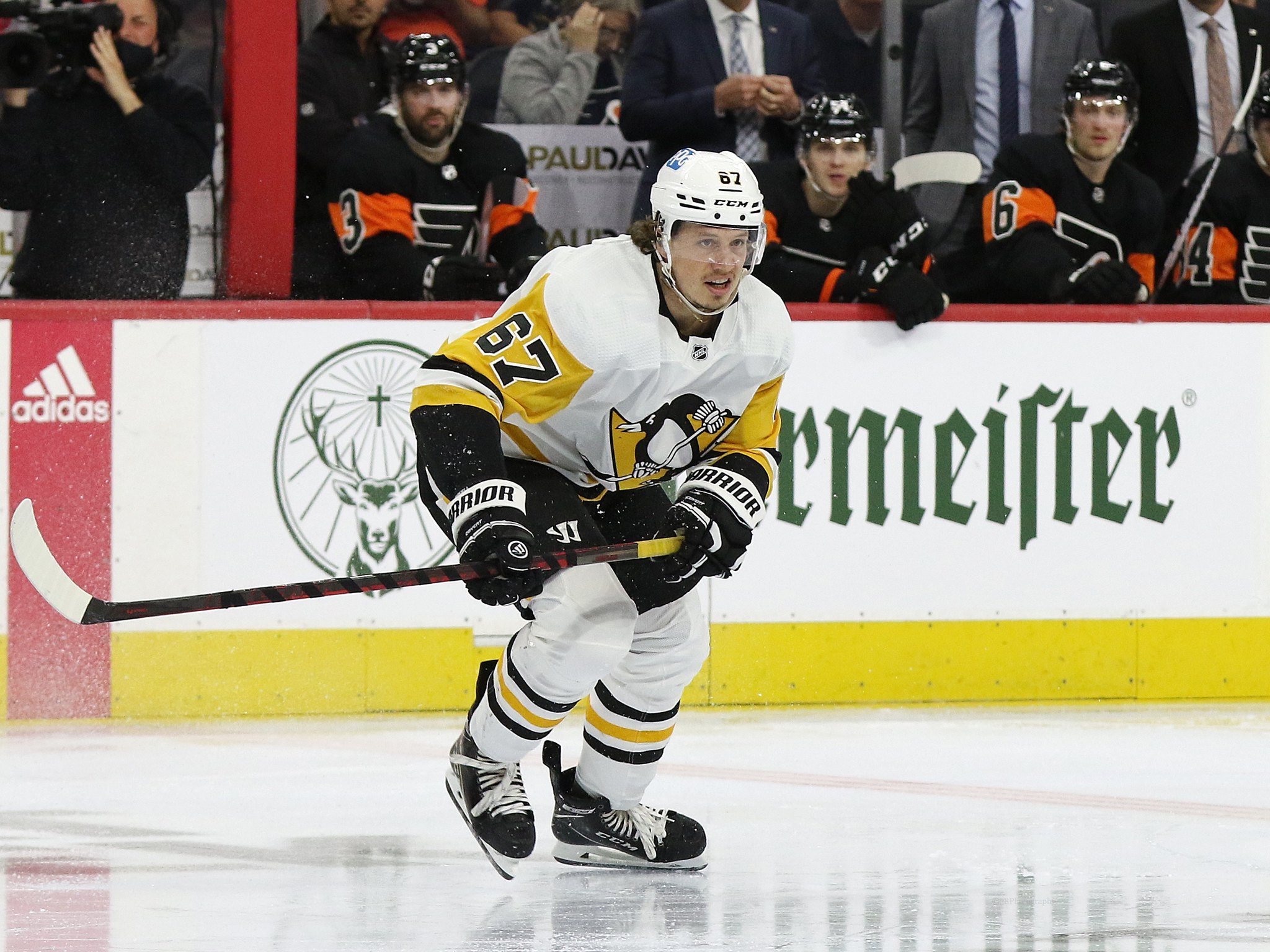 Report: Penguins re-sign Rickard Rakell to six-year extension