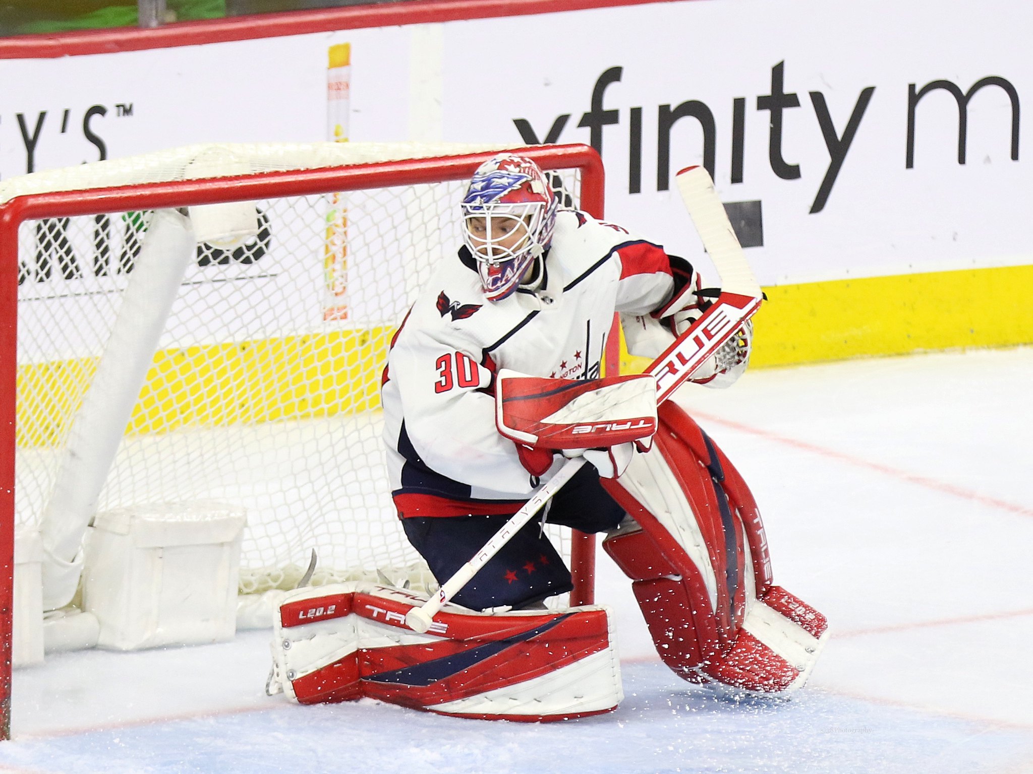 Wild goalie Darcy Kuemper has to wear Niklas Backstrom's mask