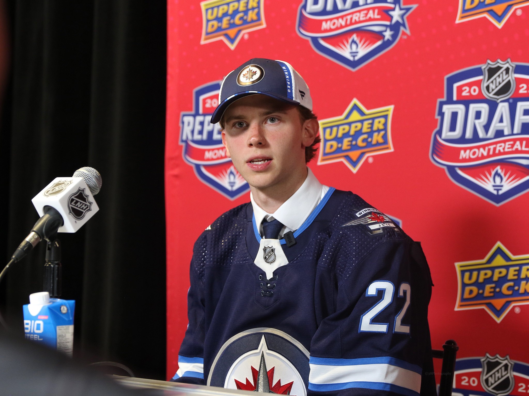 Jets sign first-round pick Brad Lambert to three-year, entry-level contract