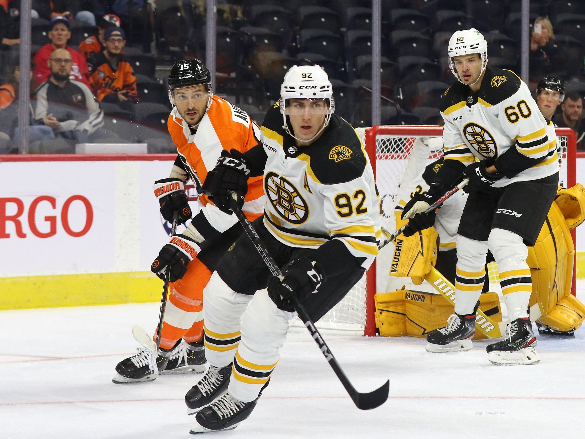 Bruins' Nosek out at least four weeks with fractured left foot