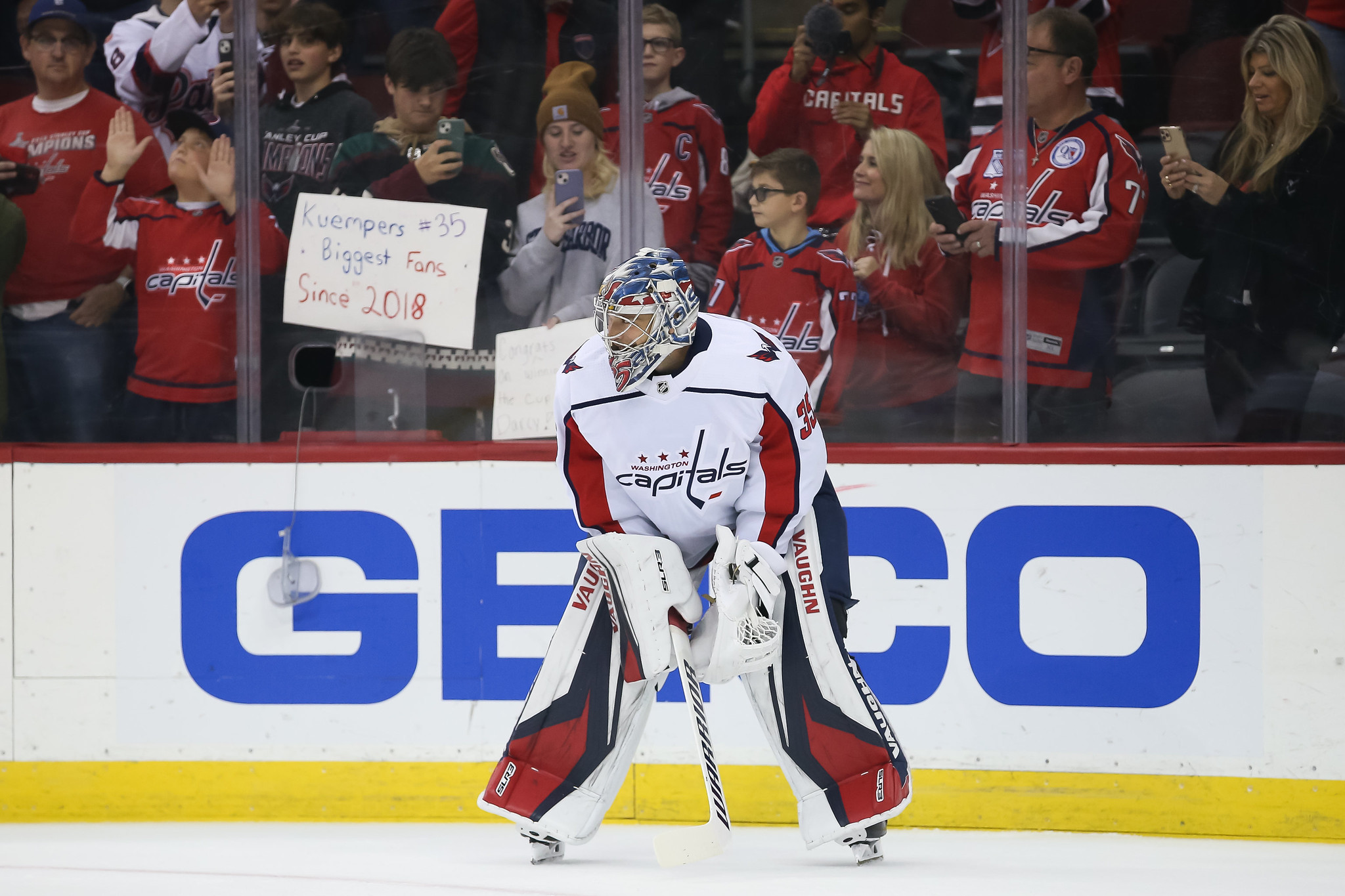 John Carlson scores as Capitals beat Blackhawks 6-1