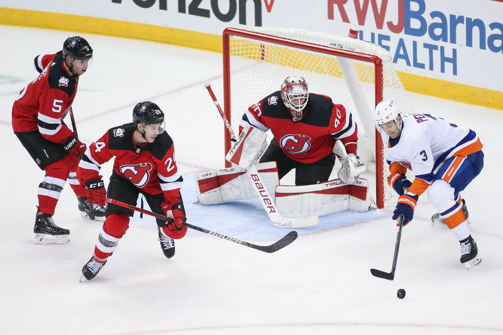 Devils' Alexander Holtz finally scores in 5-3 win vs. Bruins 