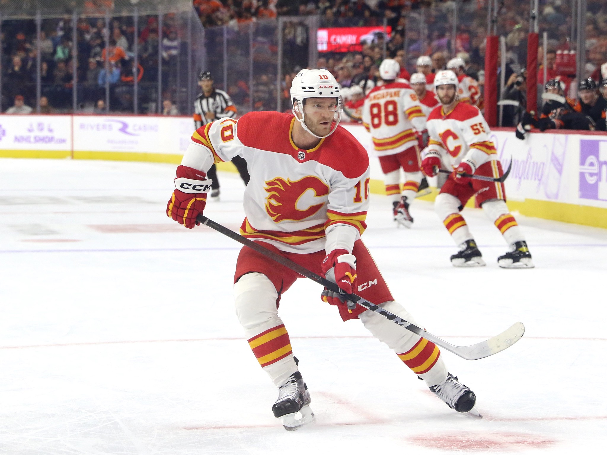 Calgary Flames: Jonathan Huberdeau 2023 Mini Cardstock Cutout - Offici –  Fathead