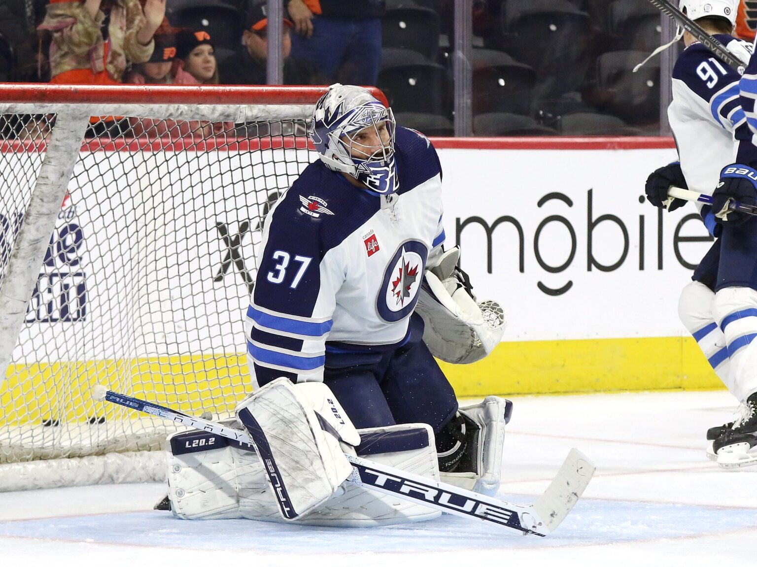 Hellebuyck Won't Stay Through a Jets Rebuild: 4 Big Trade Options