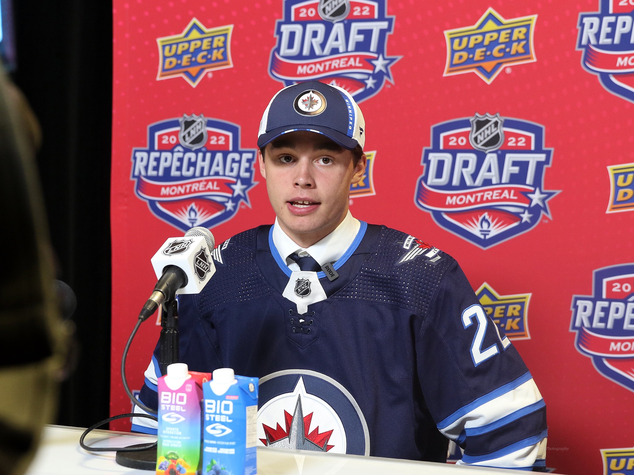 Elias Salomonsson Excels as Winnipeg Jets' Premier Defensive Prospect