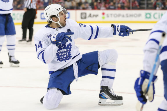 Maple Leafs' Auston Matthews First Player to 30-Goal Mark - The Hockey ...