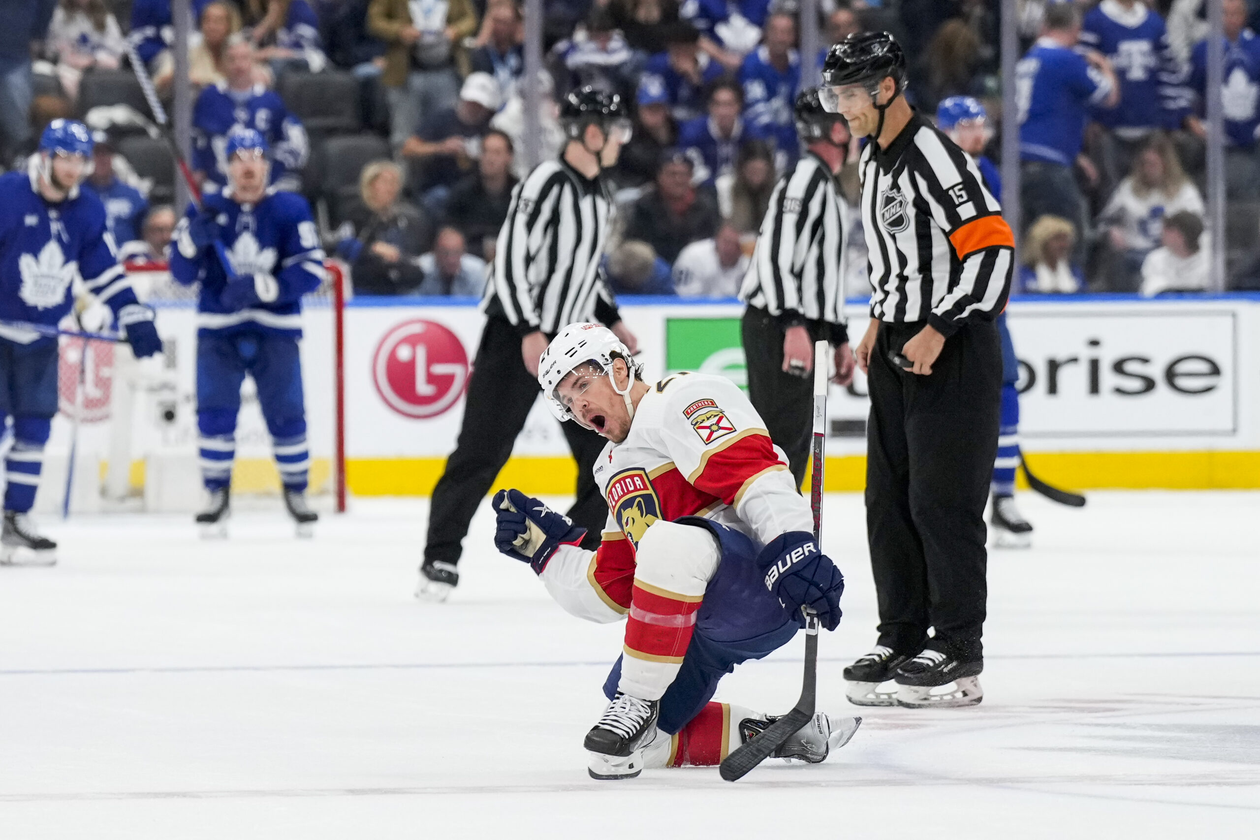 Maple Leafs' Auston Matthews nets hat trick as Lightning falter