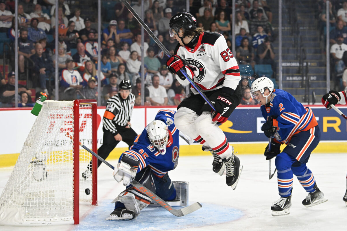 Vsevolod Komarov Quebec Remparts Dylan Ernst Kamloops Blazers