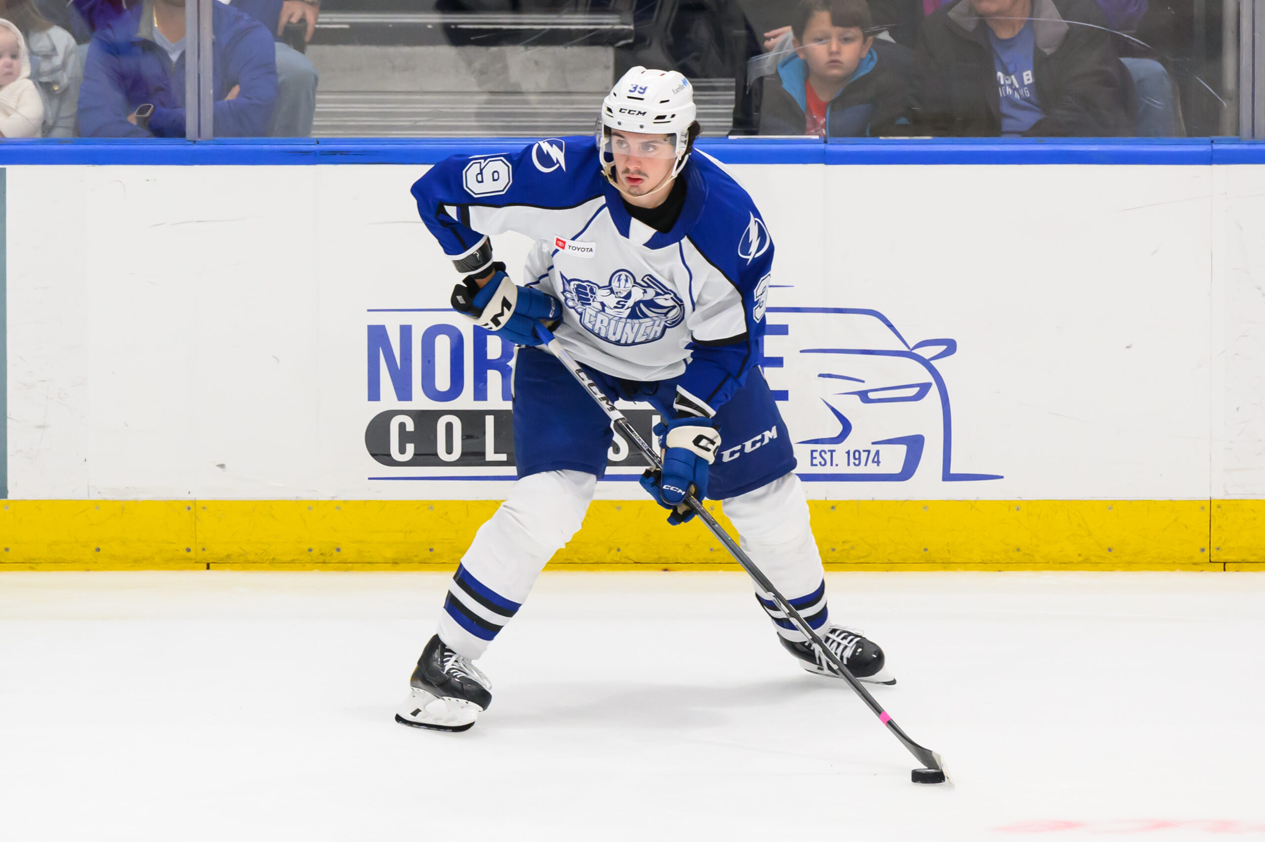Lightning Recall Gage Goncalves From Syracuse The Hockey Writers Tampa Bay Lightning NHL